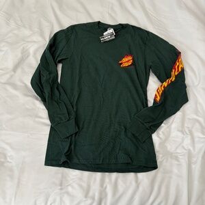 santa cruz long sleeve top  size small   NWT  details: graphic on front, back an